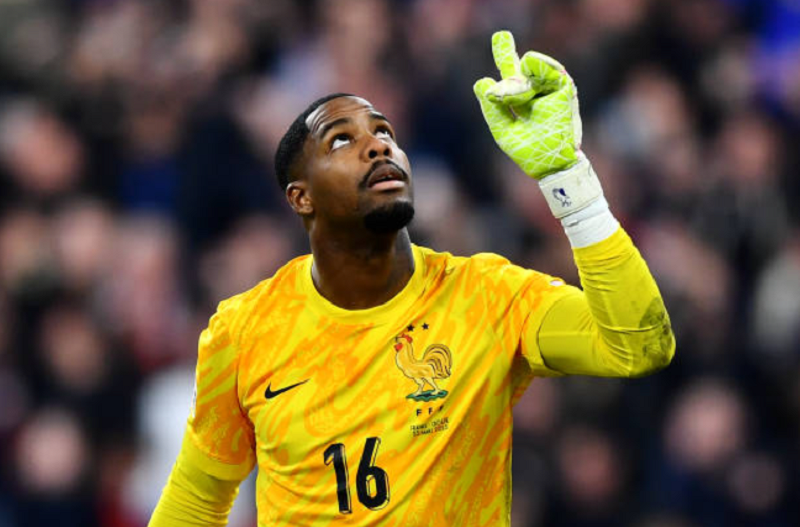 ac-milan-dua-ra-muc-phi-qua-cao-vu-mike-maignan-chelsea-ngam-ngui-tiec-nuoi